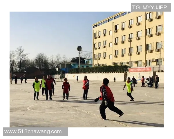 聚焦绿茵巨星男头形象展现球场激情与青春风采